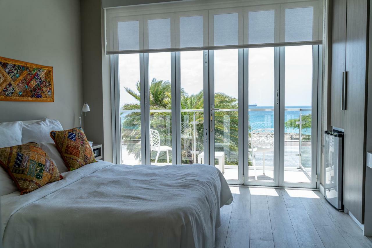 Ocean Z Boutique Hotel Palm Beach Exteriör bild